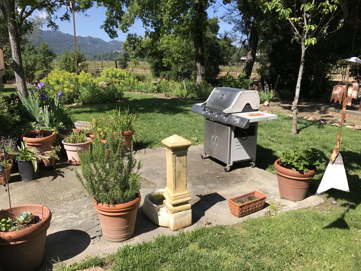 Trailside Inn Bed And Breakfast Calistoga Exterior photo